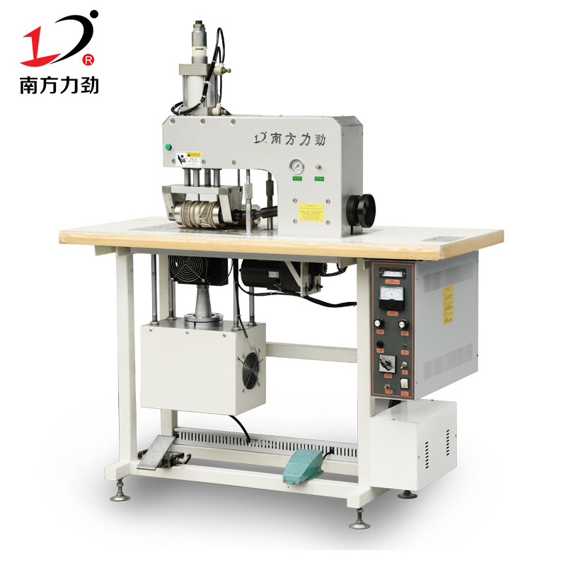 八寸超聲波花邊機(jī)鞋墊機(jī)眼罩機(jī)